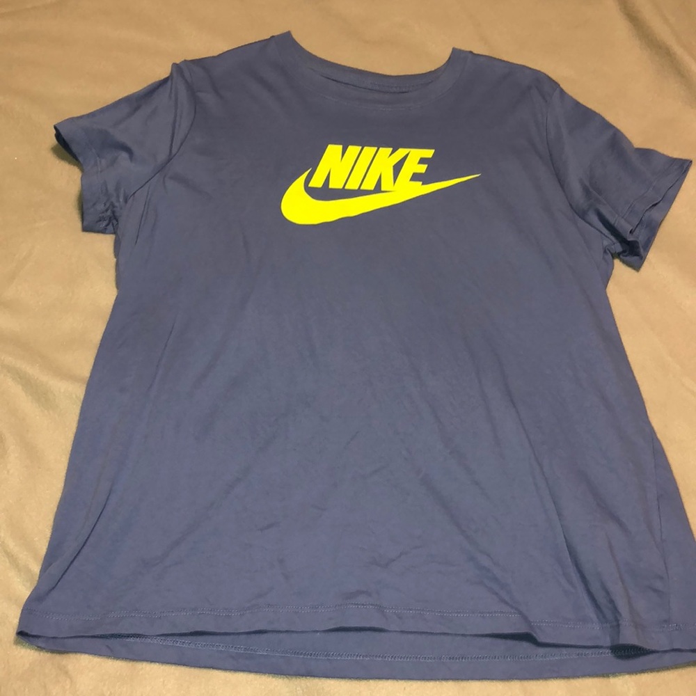 Women’s Nike Tee